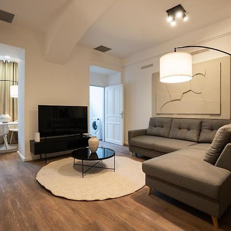 Stylish Apartment With Dedicated Working Space And Super King-Size Bed Located Between City Centre And Donau River Wenen Buitenkant foto