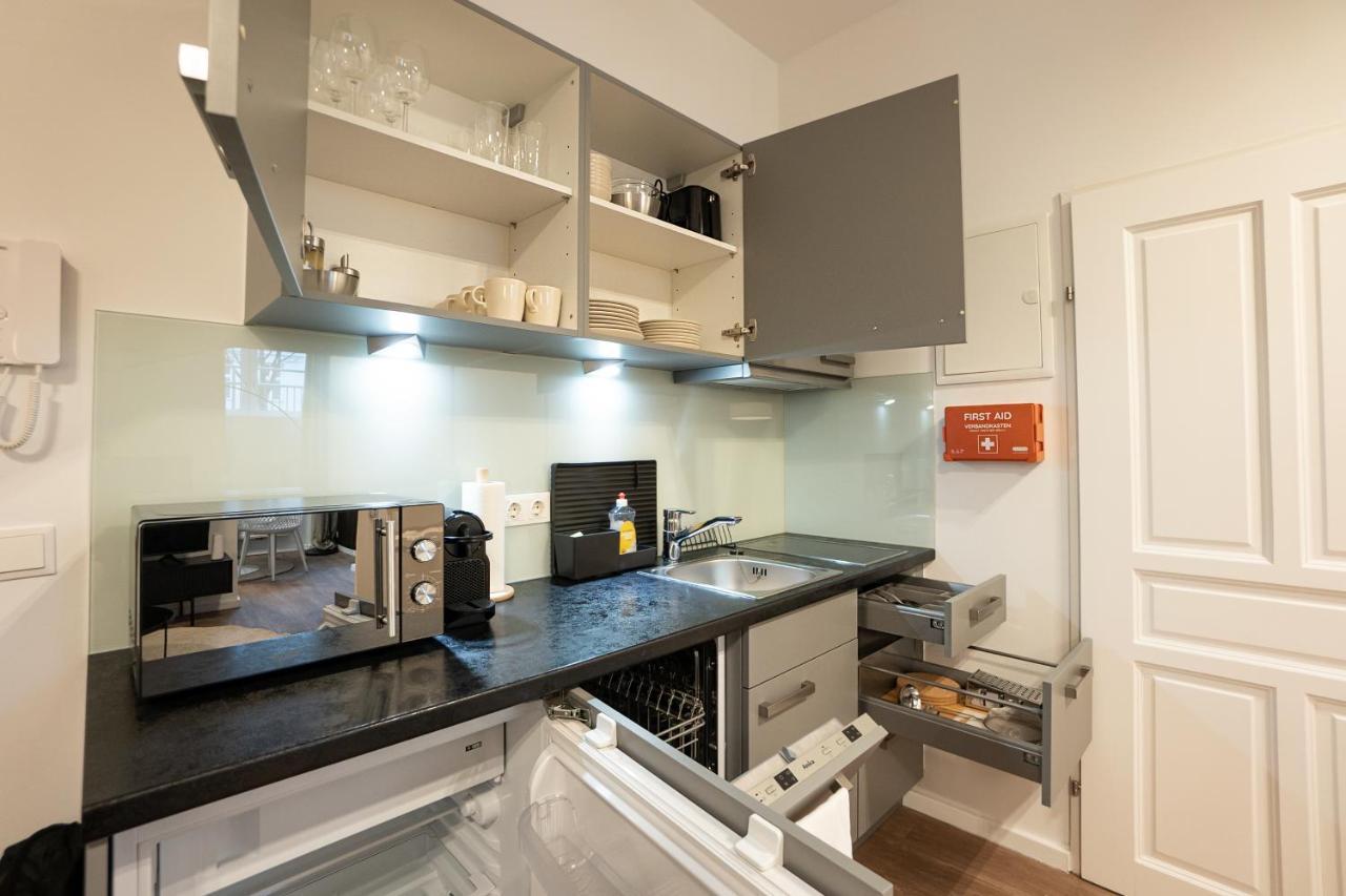 Stylish Apartment With Dedicated Working Space And Super King-Size Bed Located Between City Centre And Donau River Wenen Buitenkant foto