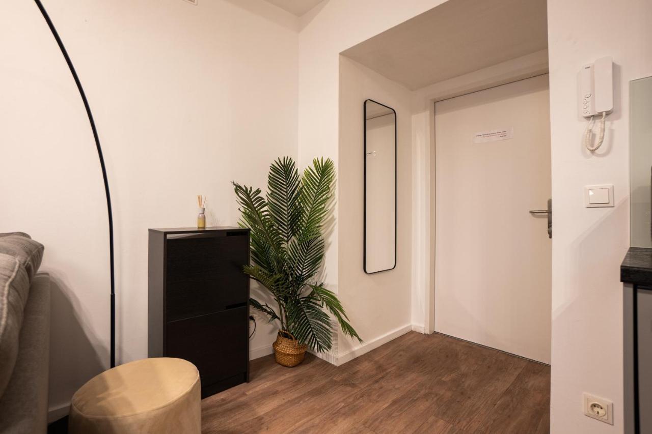 Stylish Apartment With Dedicated Working Space And Super King-Size Bed Located Between City Centre And Donau River Wenen Buitenkant foto