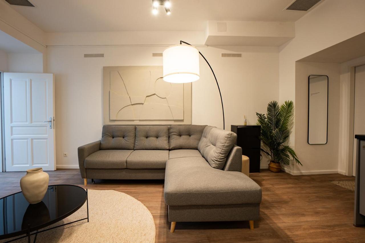 Stylish Apartment With Dedicated Working Space And Super King-Size Bed Located Between City Centre And Donau River Wenen Buitenkant foto