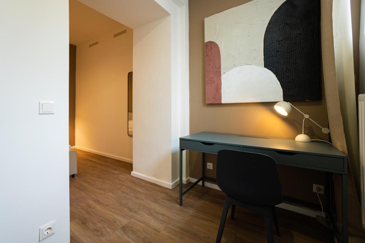 Stylish Apartment With Dedicated Working Space And Super King-Size Bed Located Between City Centre And Donau River Wenen Buitenkant foto