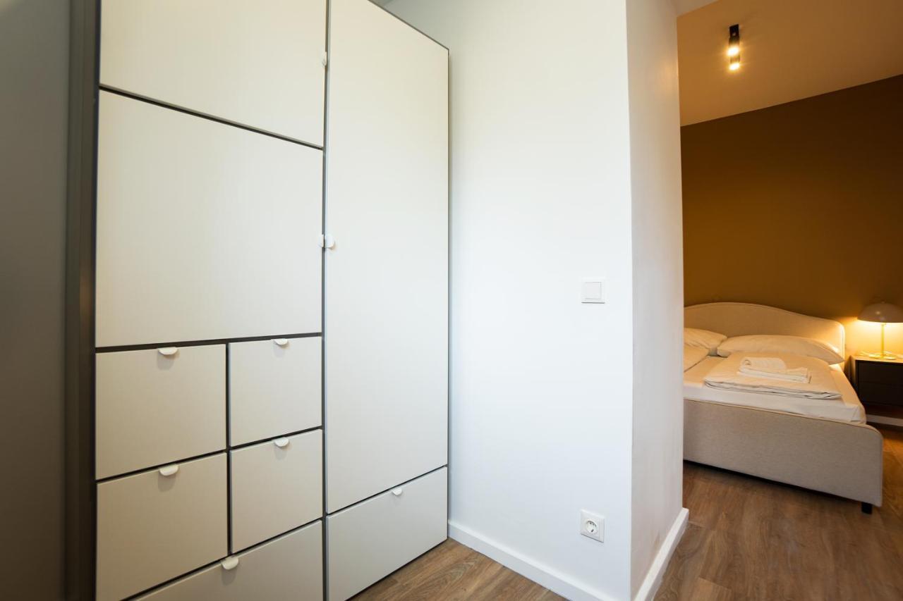 Stylish Apartment With Dedicated Working Space And Super King-Size Bed Located Between City Centre And Donau River Wenen Buitenkant foto