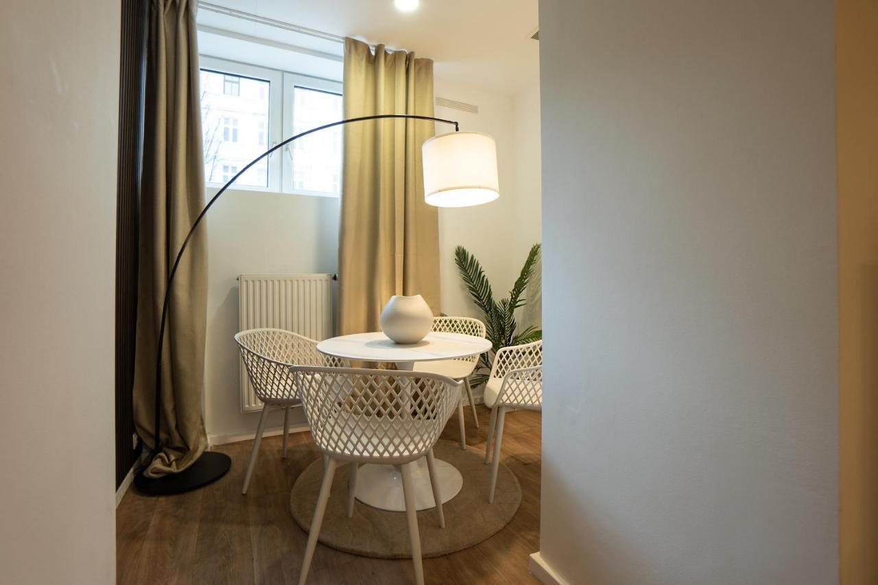 Stylish Apartment With Dedicated Working Space And Super King-Size Bed Located Between City Centre And Donau River Wenen Buitenkant foto