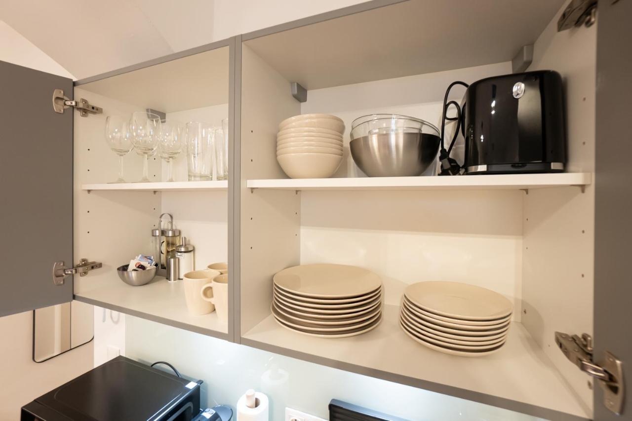 Stylish Apartment With Dedicated Working Space And Super King-Size Bed Located Between City Centre And Donau River Wenen Buitenkant foto