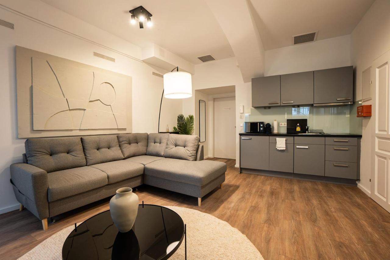Stylish Apartment With Dedicated Working Space And Super King-Size Bed Located Between City Centre And Donau River Wenen Buitenkant foto