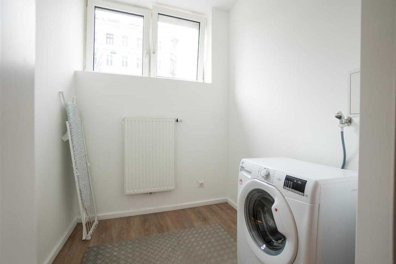 Stylish Apartment With Dedicated Working Space And Super King-Size Bed Located Between City Centre And Donau River Wenen Buitenkant foto