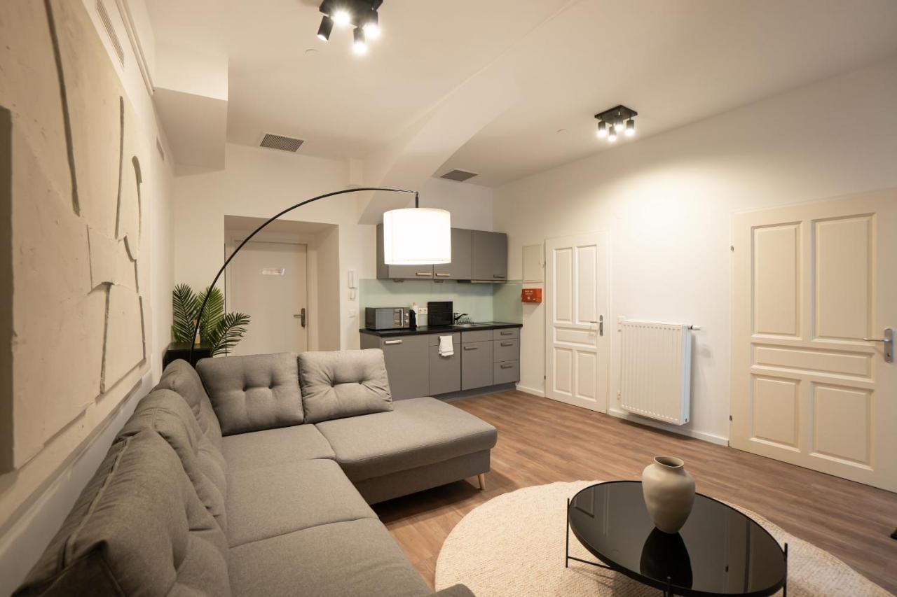 Stylish Apartment With Dedicated Working Space And Super King-Size Bed Located Between City Centre And Donau River Wenen Buitenkant foto