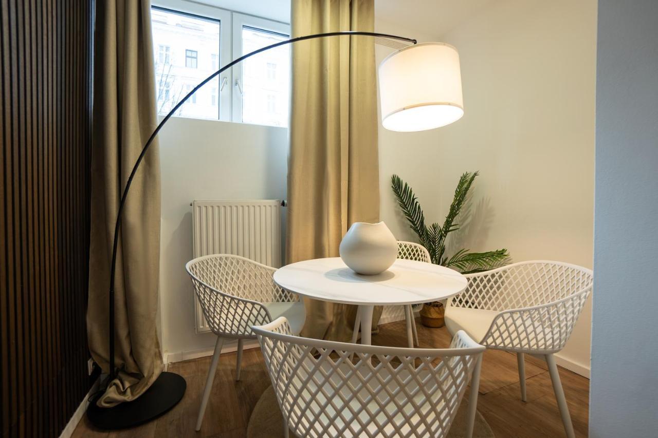 Stylish Apartment With Dedicated Working Space And Super King-Size Bed Located Between City Centre And Donau River Wenen Buitenkant foto