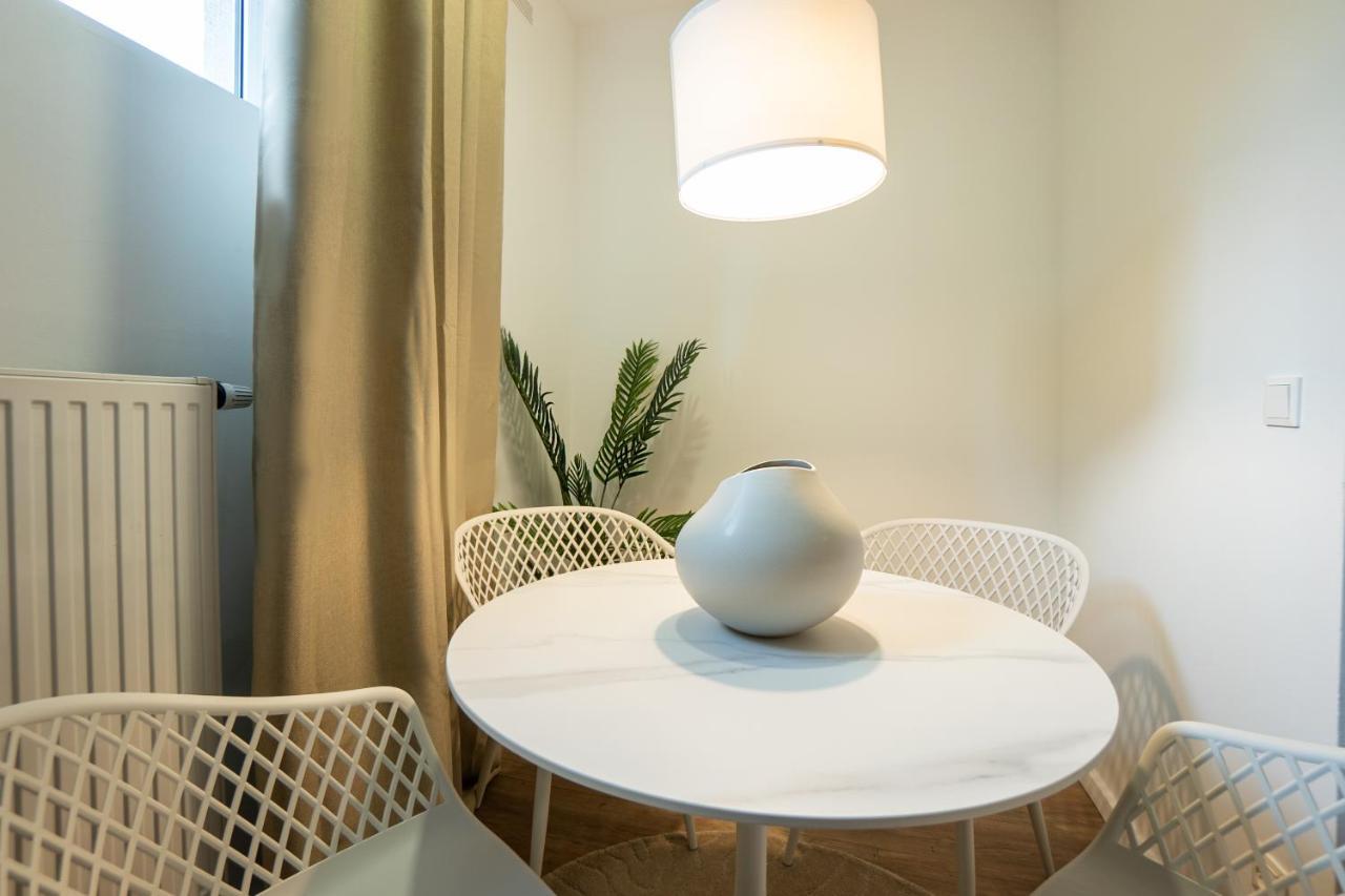 Stylish Apartment With Dedicated Working Space And Super King-Size Bed Located Between City Centre And Donau River Wenen Buitenkant foto