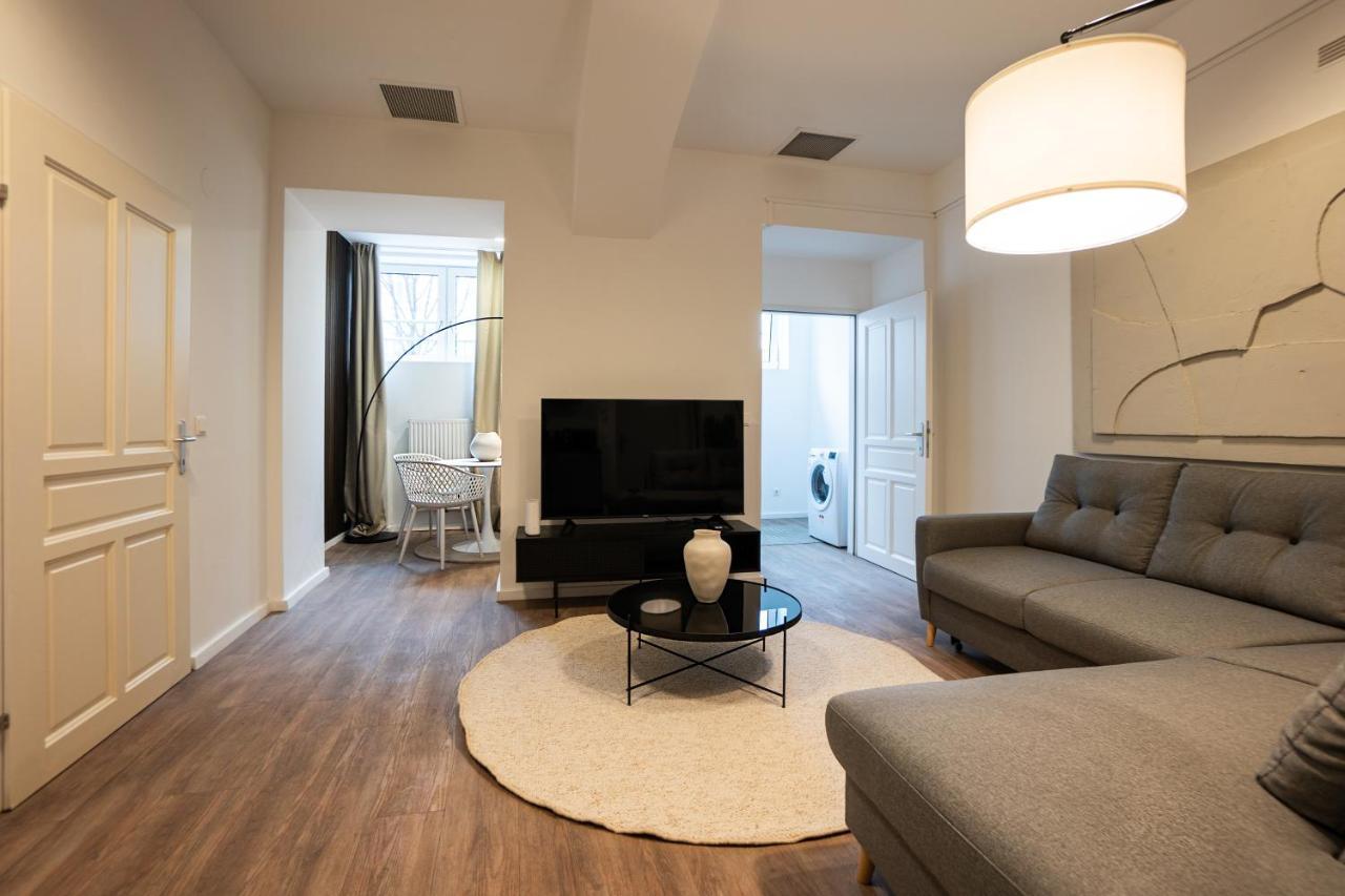 Stylish Apartment With Dedicated Working Space And Super King-Size Bed Located Between City Centre And Donau River Wenen Buitenkant foto